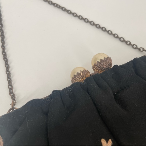 Adorable Vintage 1930s-1940s Black Embroidered Evening Bag - Picture 4 of 10